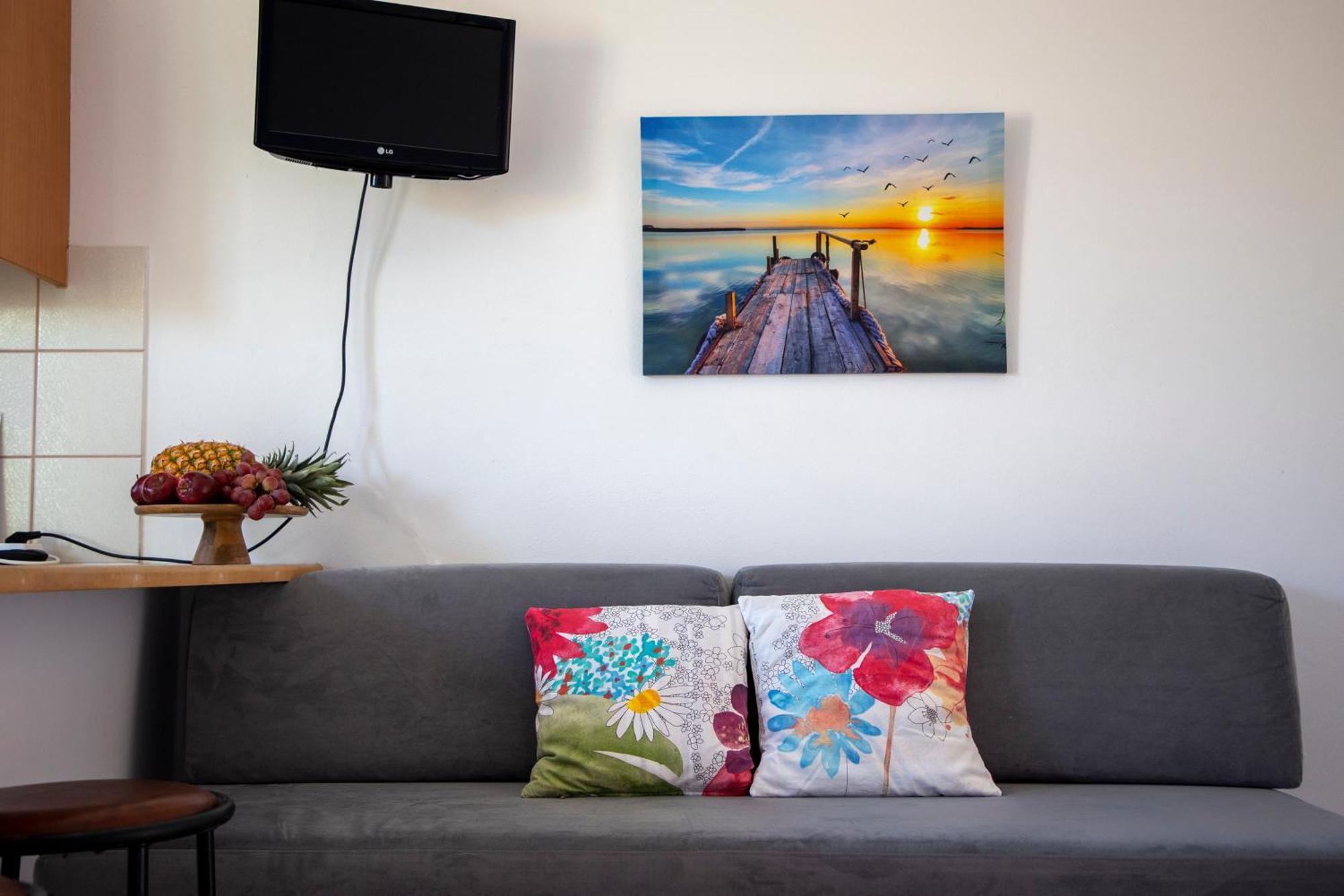 Stefanie Studios Aegina エクステリア 写真