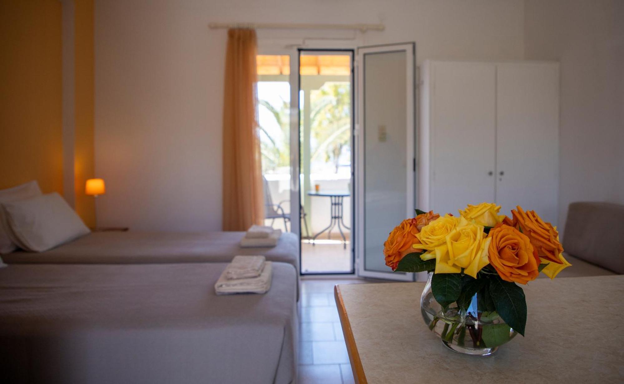 Stefanie Studios Aegina エクステリア 写真