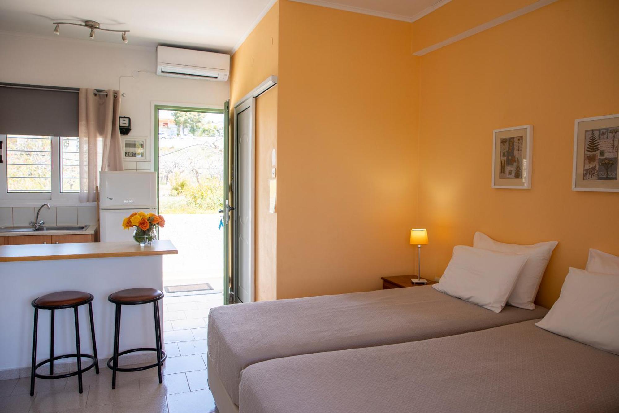 Stefanie Studios Aegina エクステリア 写真