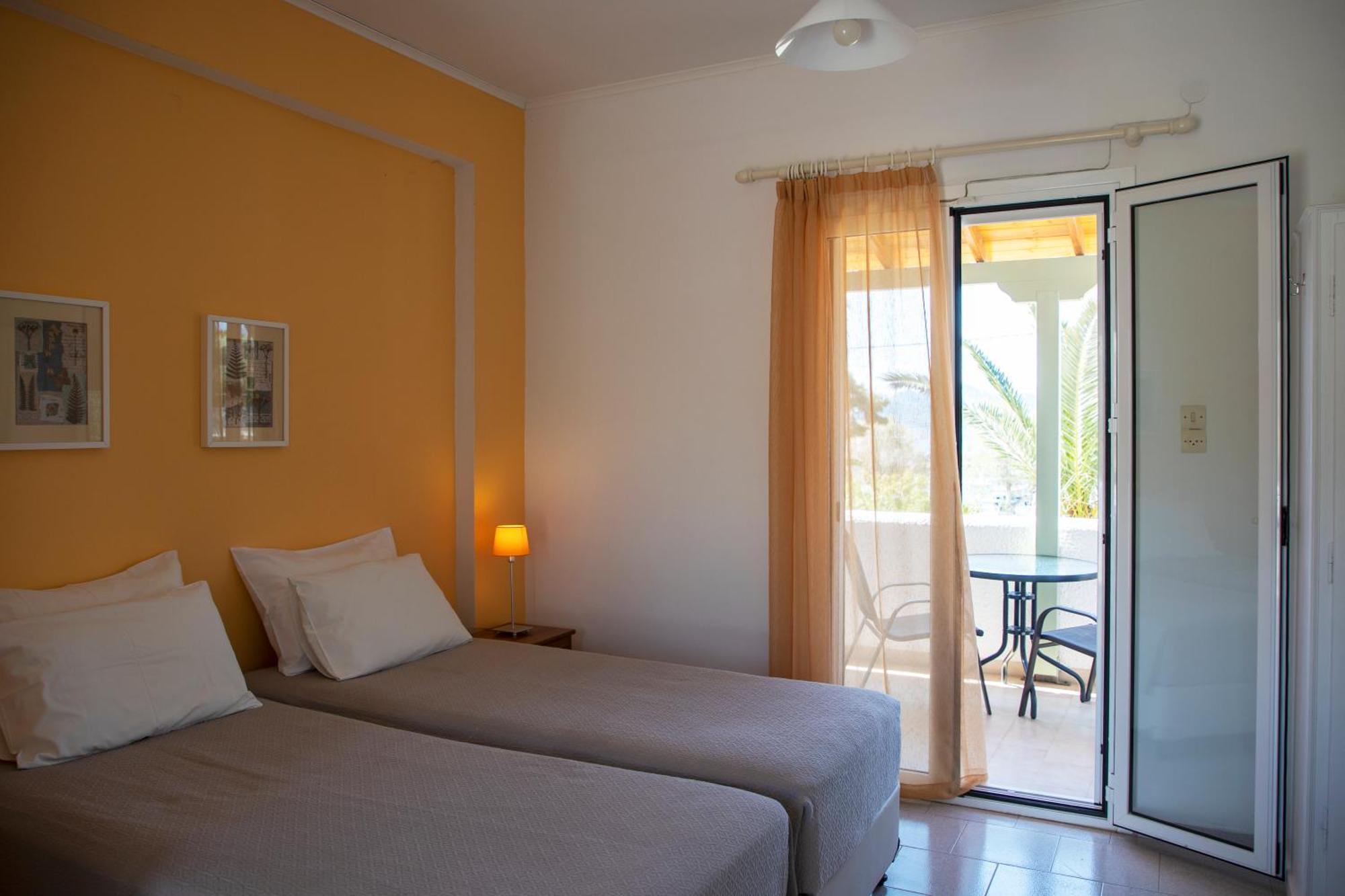 Stefanie Studios Aegina エクステリア 写真