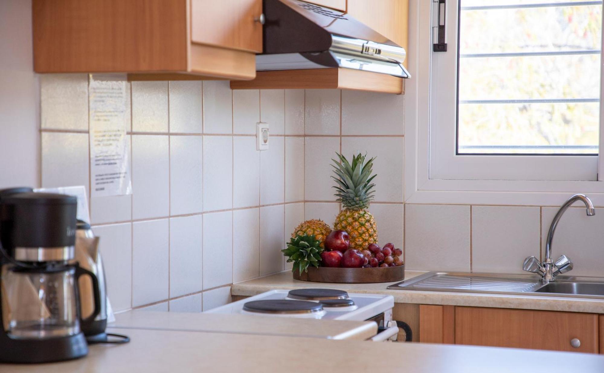 Stefanie Studios Aegina エクステリア 写真
