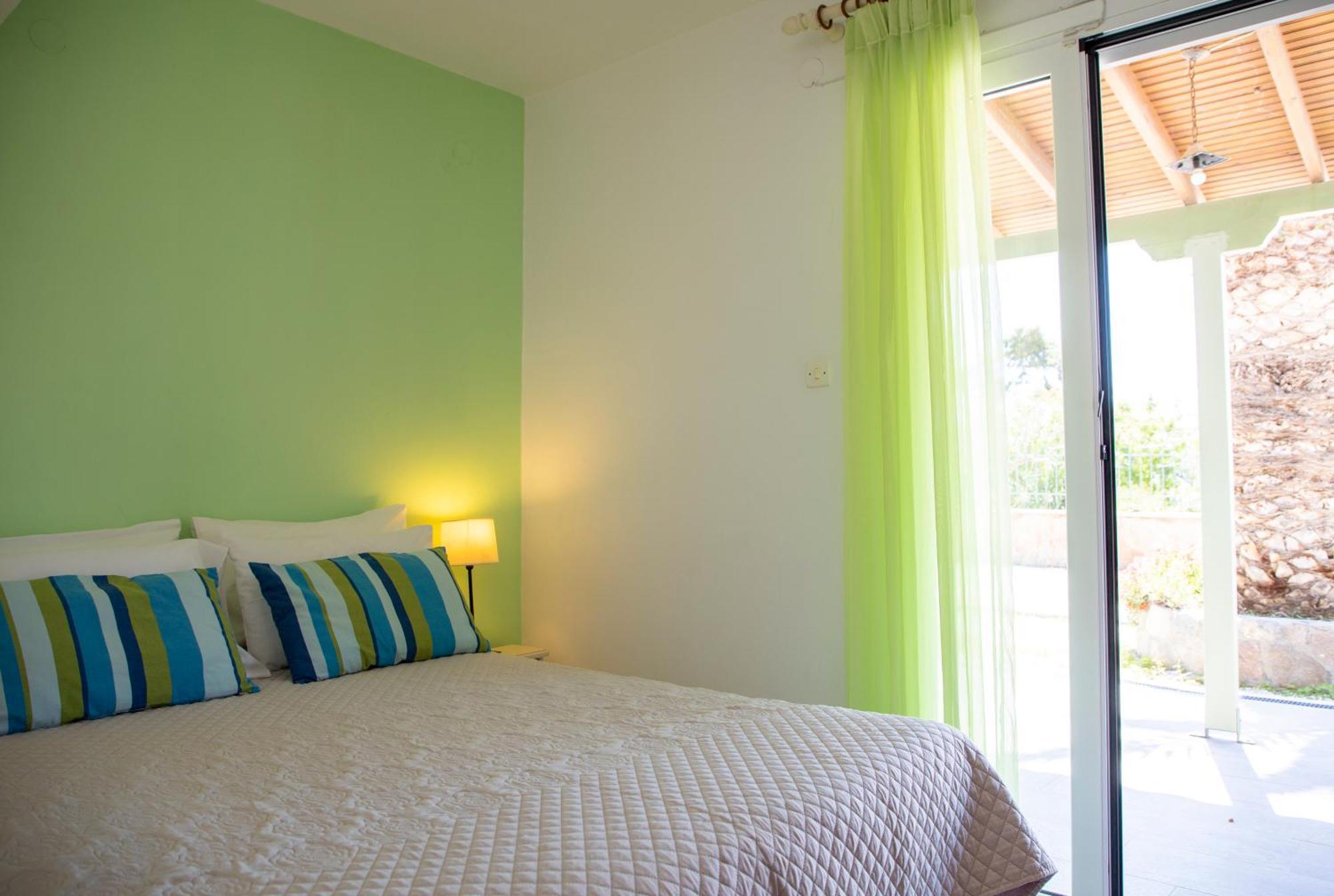 Stefanie Studios Aegina エクステリア 写真